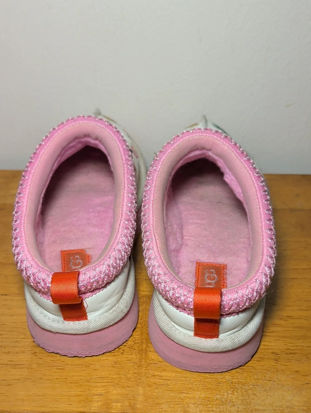 UGG Tazz Pop Sketch Slippers White Leather Colorful Humberto Cruz Girls Size 5